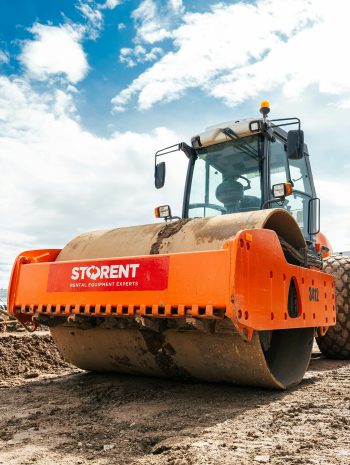 Wynajęty walec drogowy