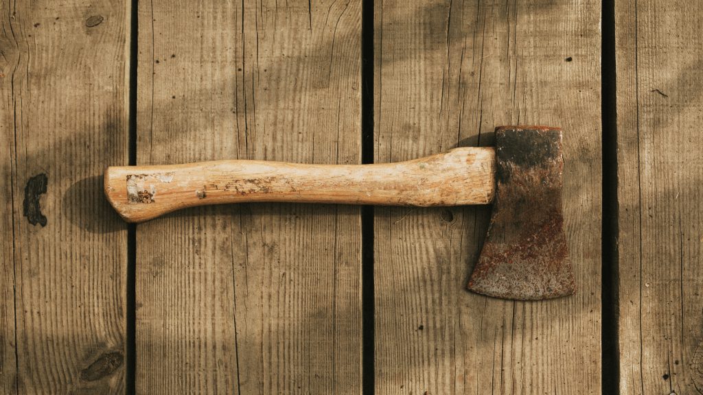 Siekiera przygotowana do Kraków axe throwing